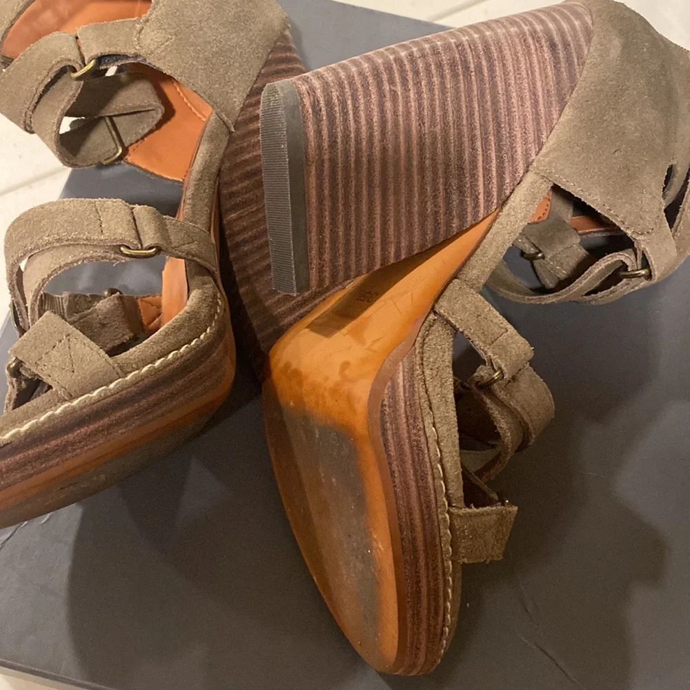 Saks Fifth Avenue Wedges - size 5.5 - Picture 4 of 11